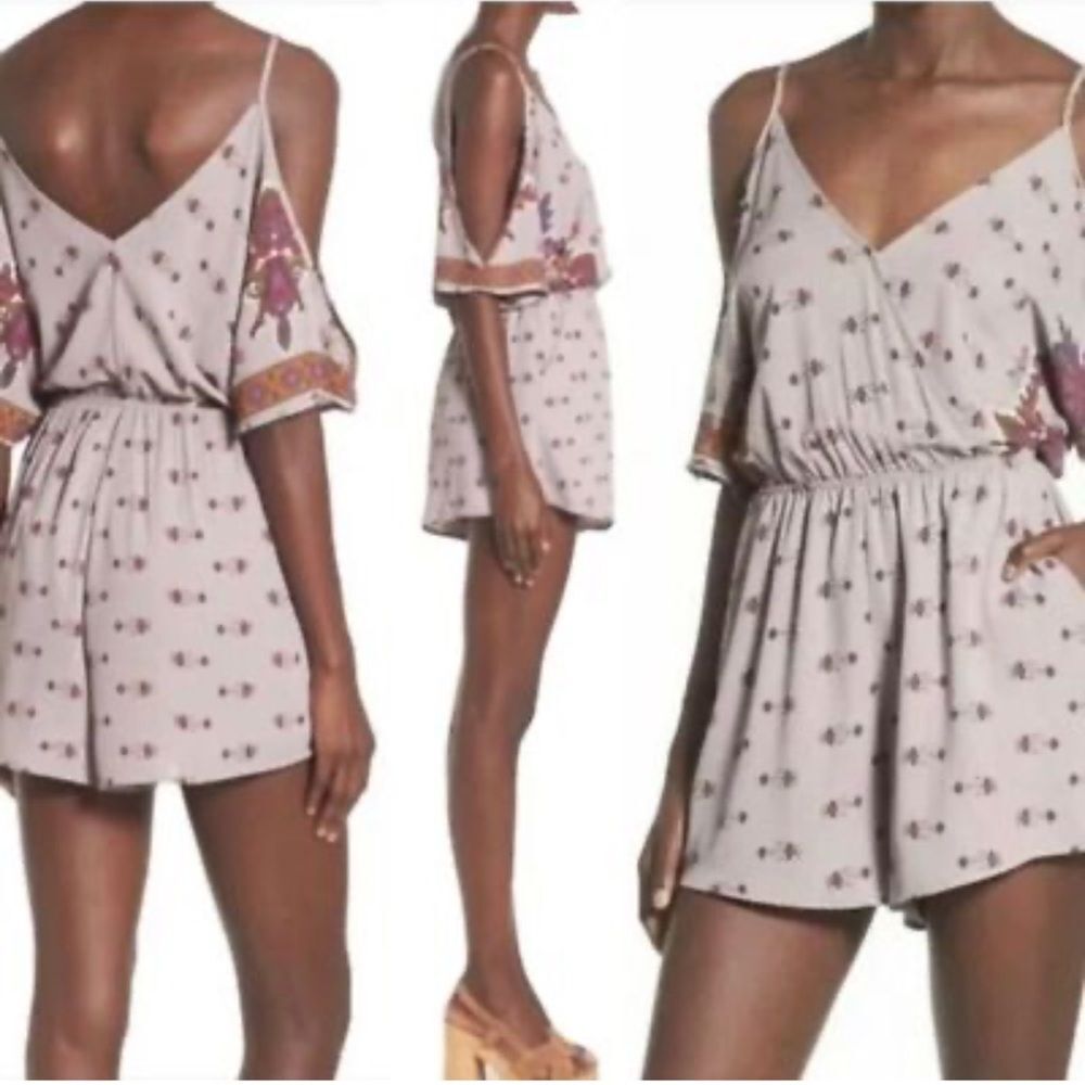 Astr the label Gray Floral Patterned bohemian romper shorts festival women small